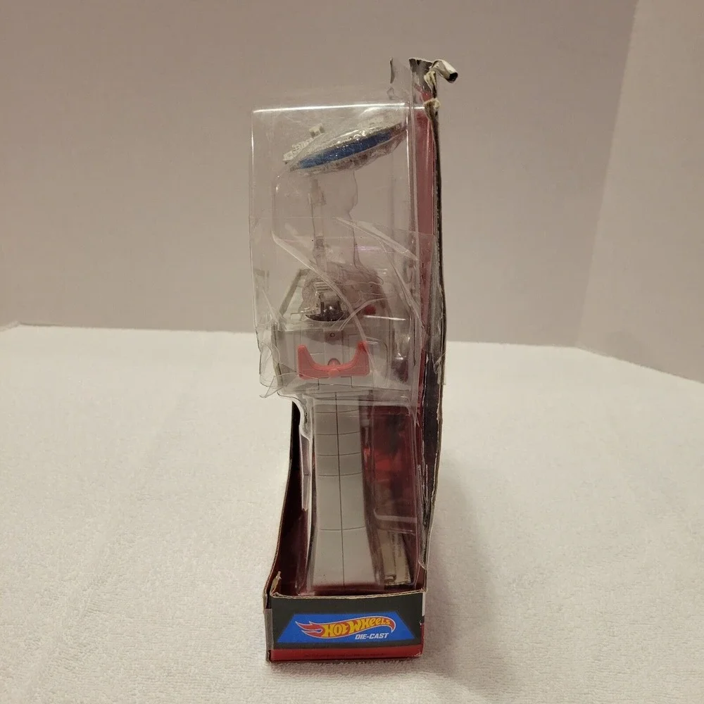 2014 Hot Wheels Disney Star Wars Flight Controller With Millennium Falcon